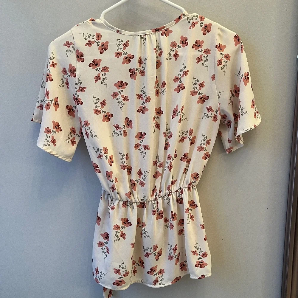 Sienna Sky floral wrap shirt XS - Picture 2 of 4